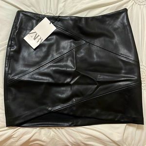 Zara black short skirt 🖤